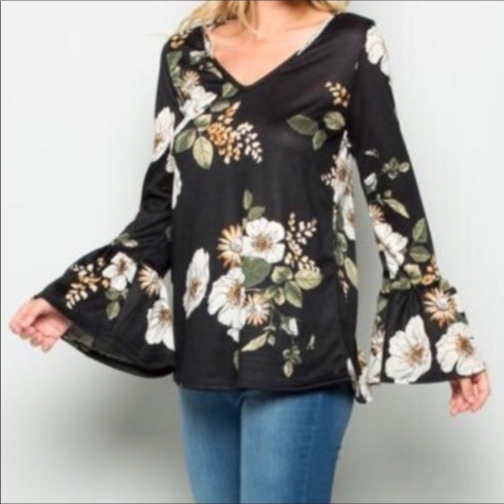 Floral Bell‎ Sleeve Top